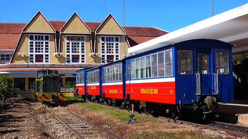 Công trình công cộng tại nhà ga