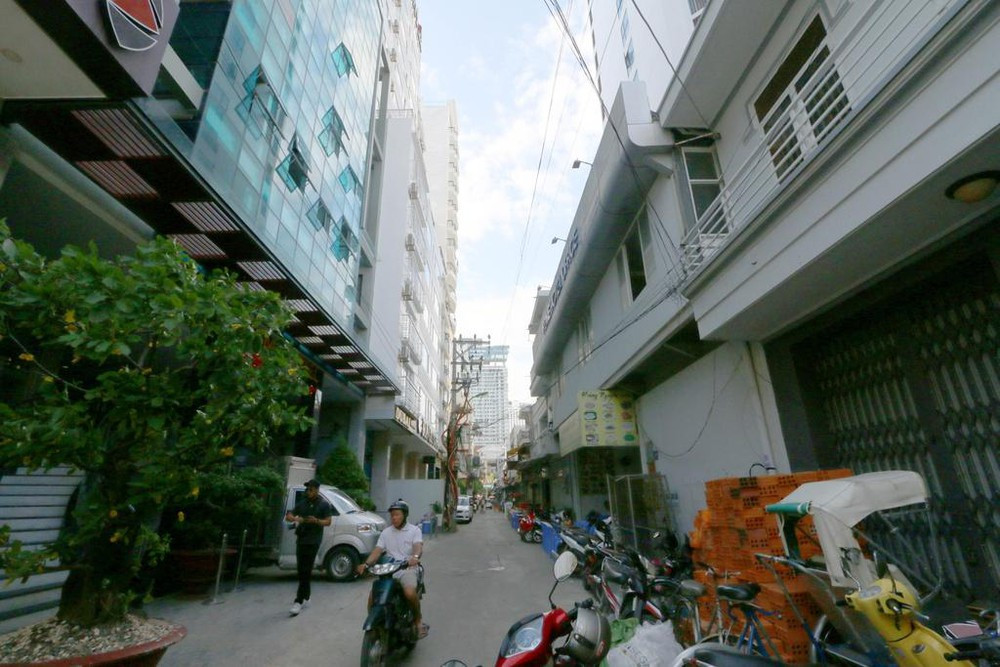 Khu nhà ở không tuân thủ khoảng lùi xây dựng
