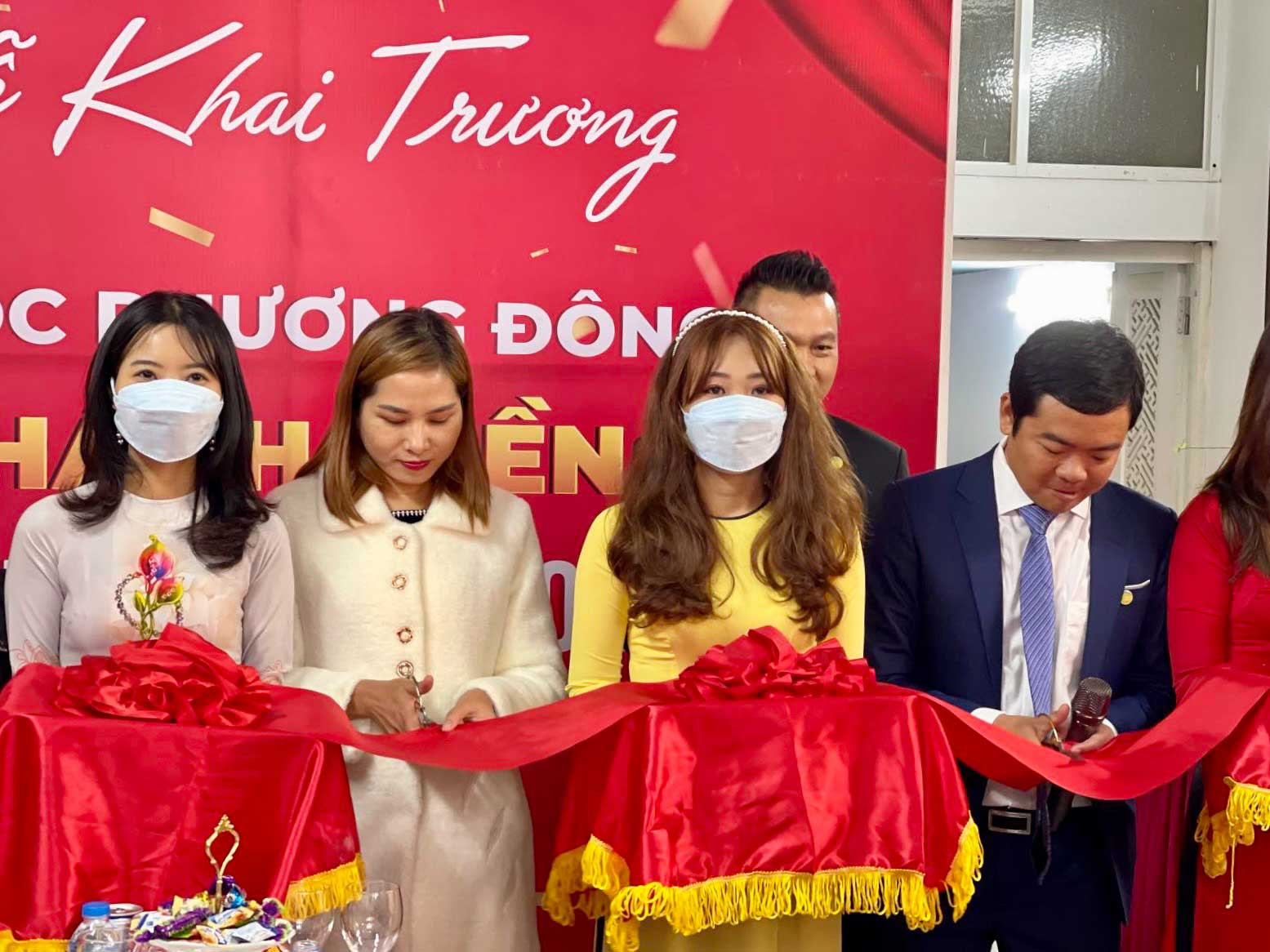 Ngọc Phương Đông tưng bừng khai trương chi nhánh Miền Bắc
